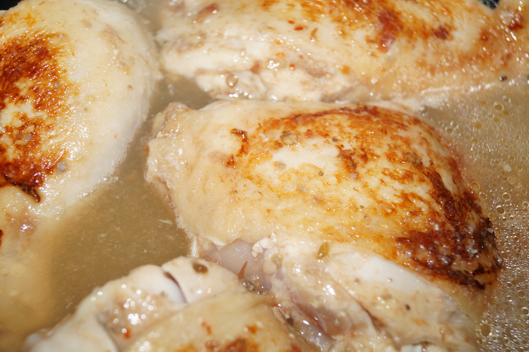 Ингредиенты для куриных окорочков под соусом в мультиварке на 4 порции :