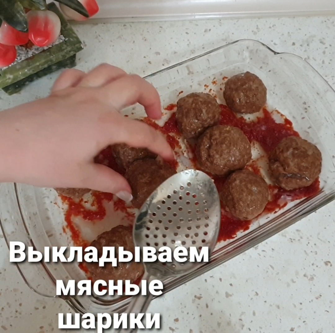 Мясные шарики под сыром