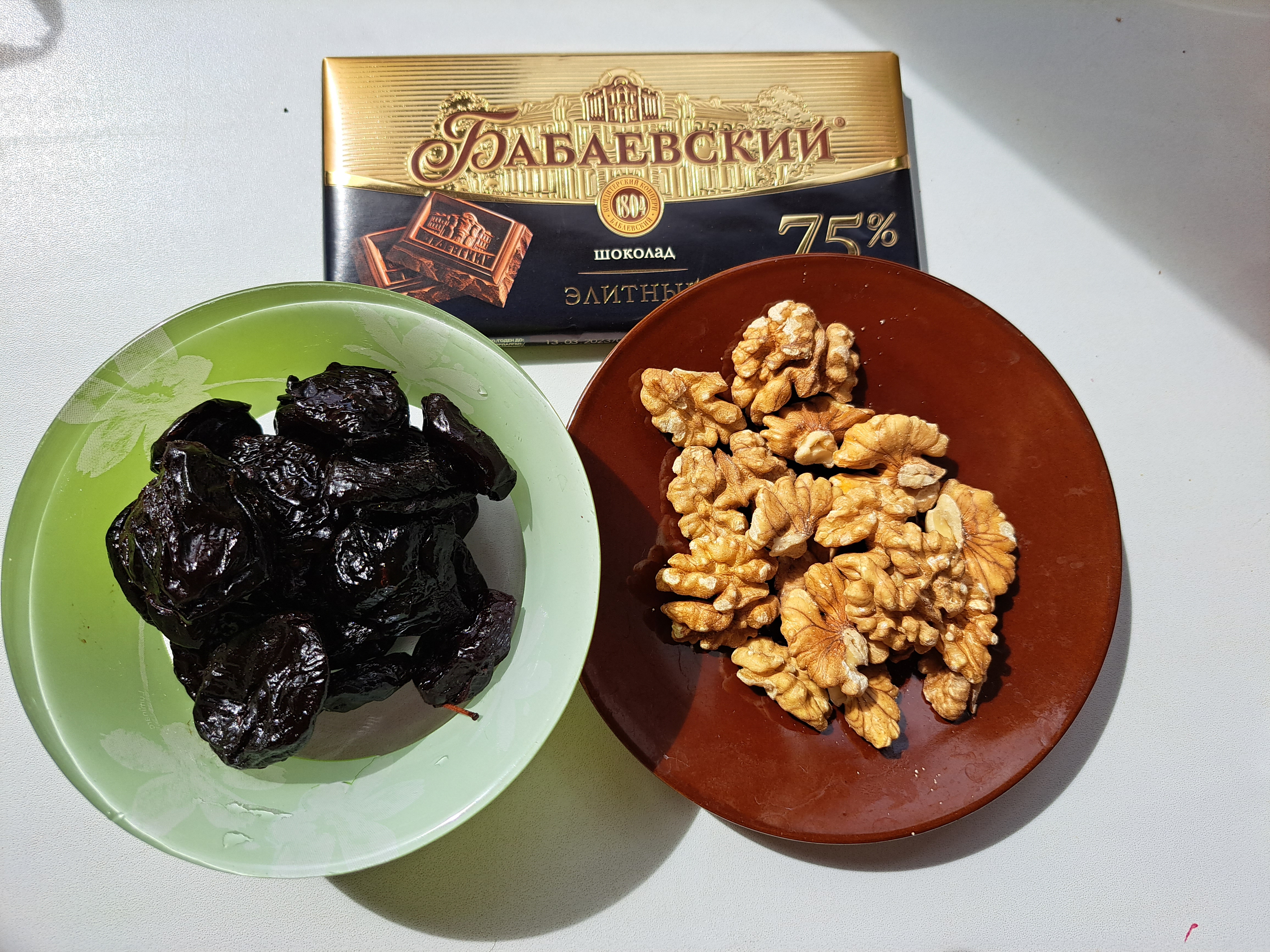 Конфетки из чернослива,грецких орехов и шоколада