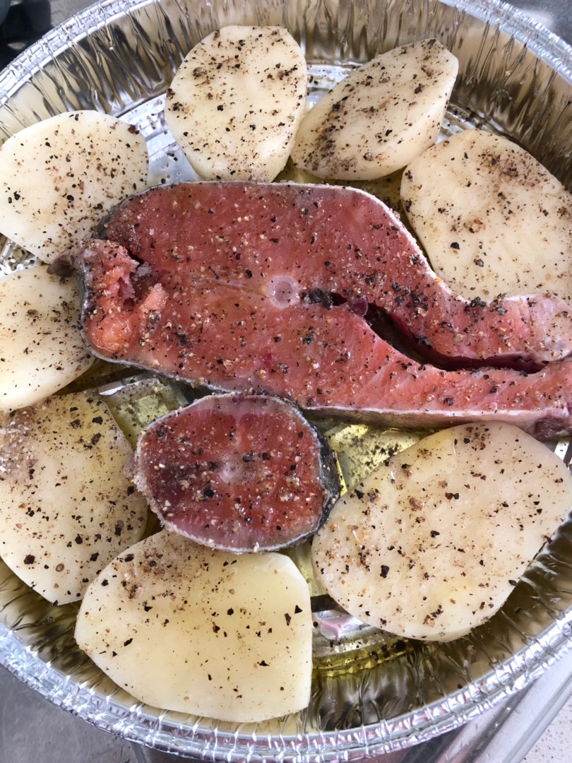 Кета с картошкой запечённая в духовке - рецепт с фото на Пошагово ру