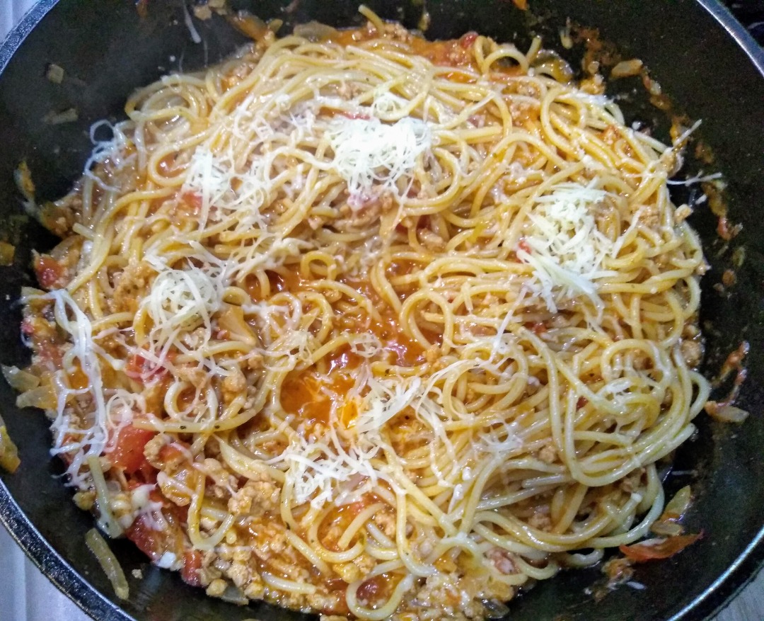 Паста под соусом болоньезе от Maggi