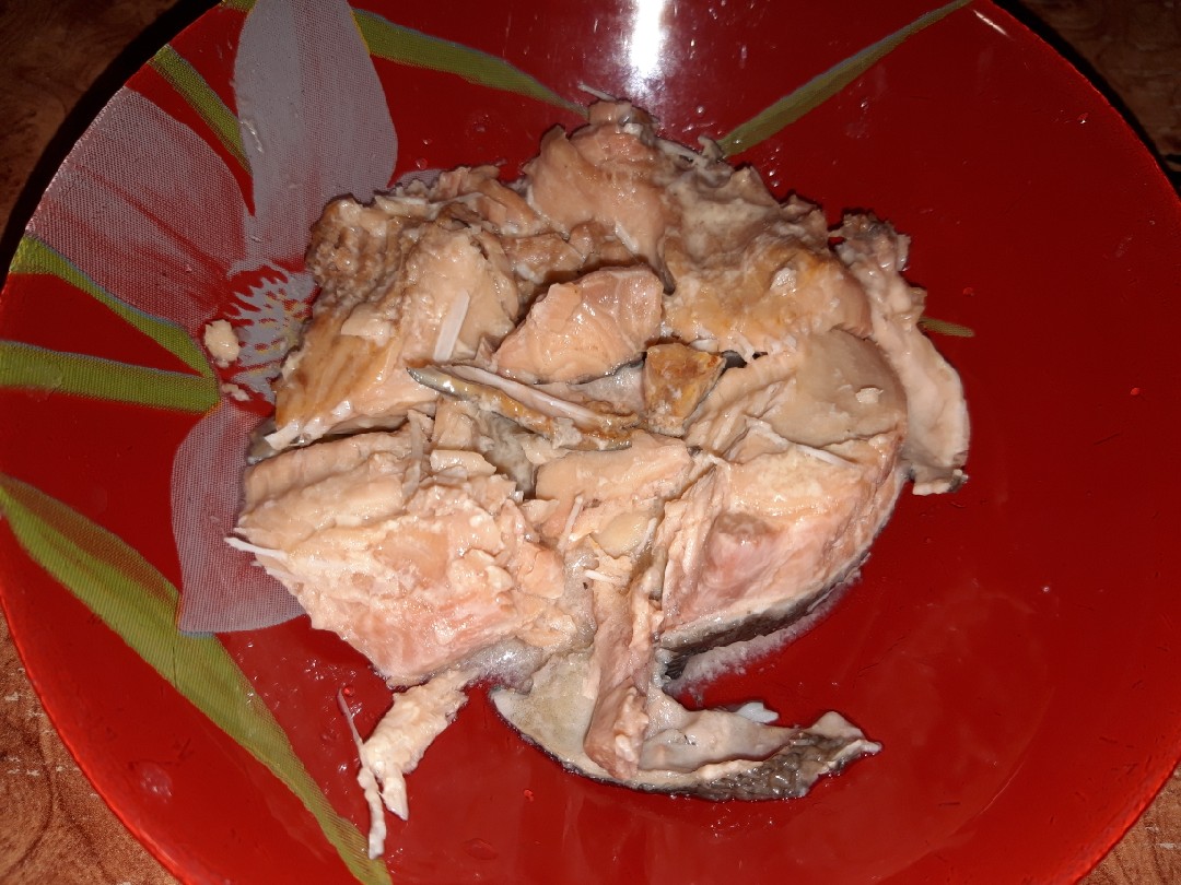 Салаты из консервированной рыбы — рецепты с пошаговыми фото и видео