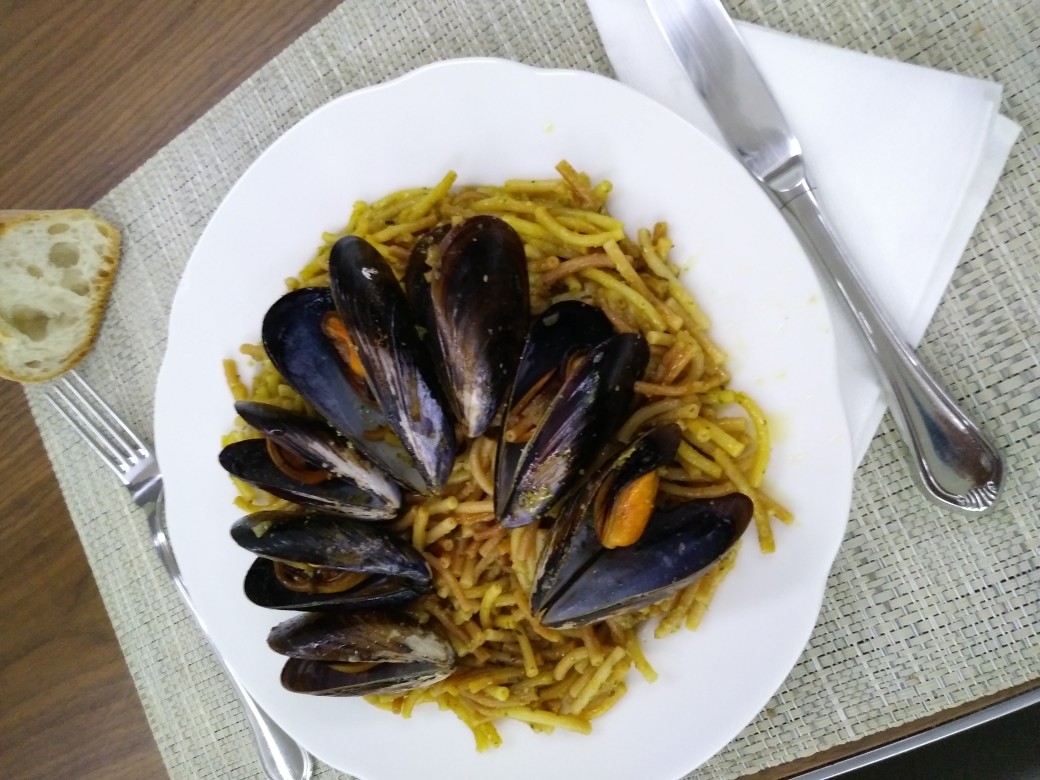 Мидии с вермишелью Mejillones con fideos