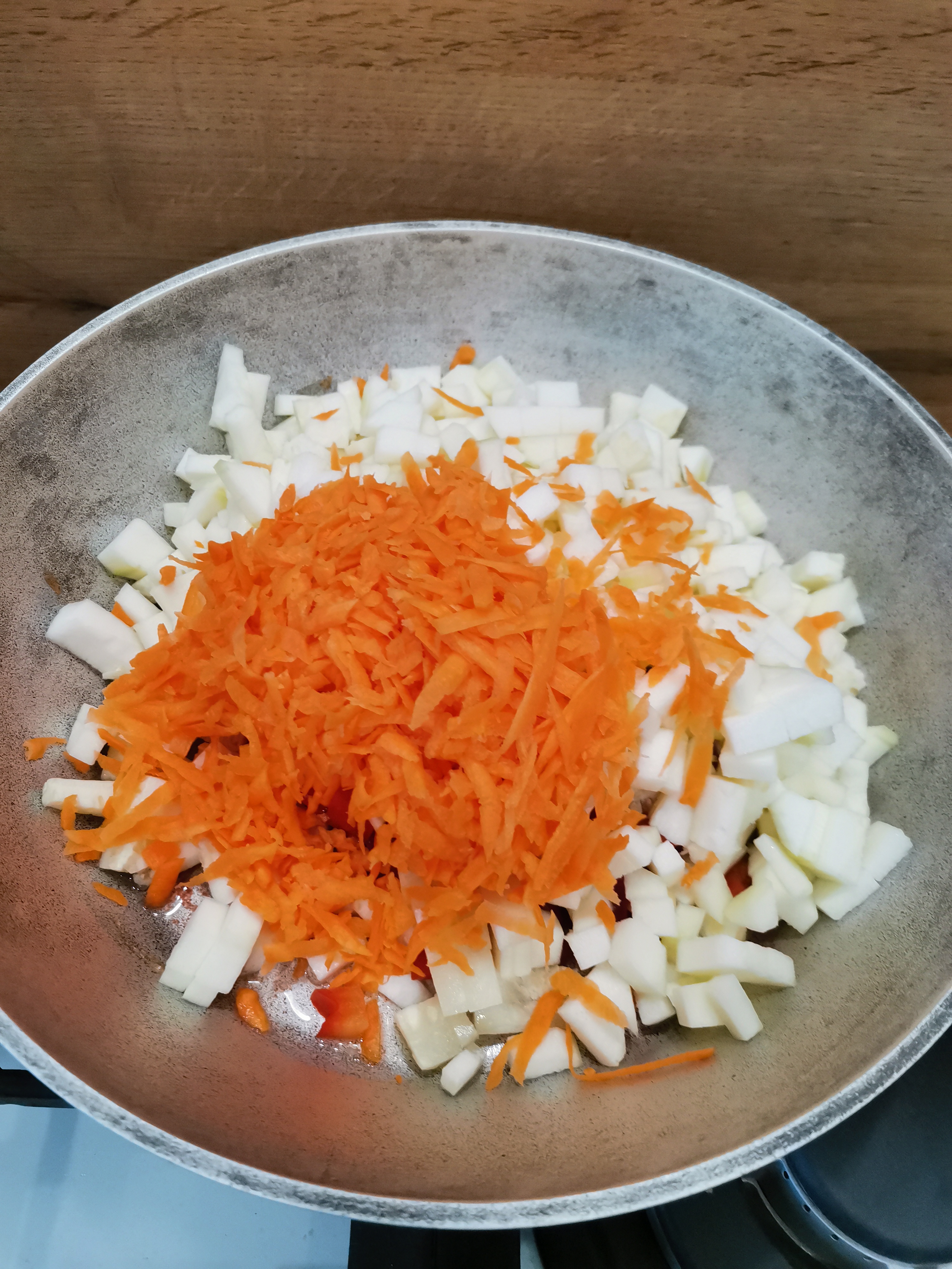 Тушёные кабачки с рисом и овощами