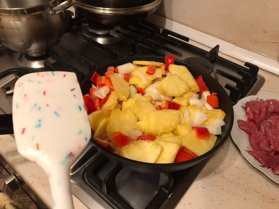 Говядина с ананасом 🍍🥩🌶