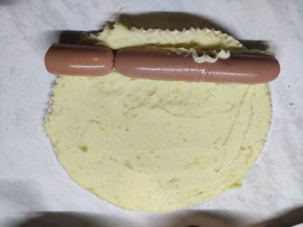 Картофельное пюре с сосисками в духовке: рецепт - Лайфхакер