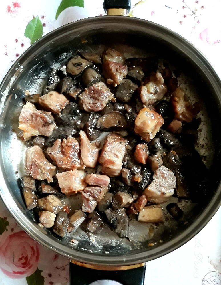 Мясо с грибами и овощами, рецепт приготовления
