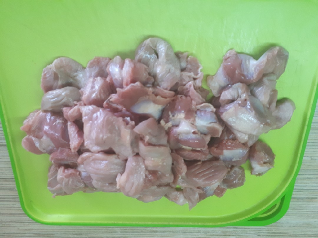 Рецепт: Куриные желудочки в томатно-майонезном соусе | Тушеные на сковороде