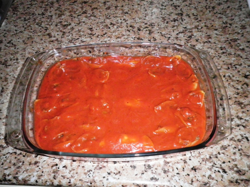 Каннеллони с куриным фаршем в сливочно-томатном соусе
