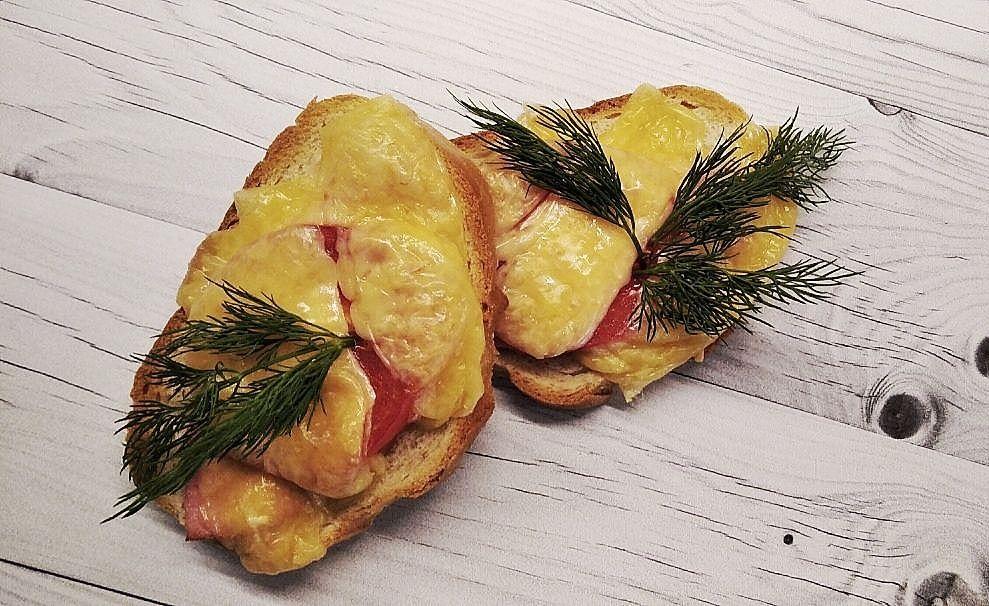 Готовим горячие бутерброды с грушей: оригинальное угощение к празднику – простой рецепт