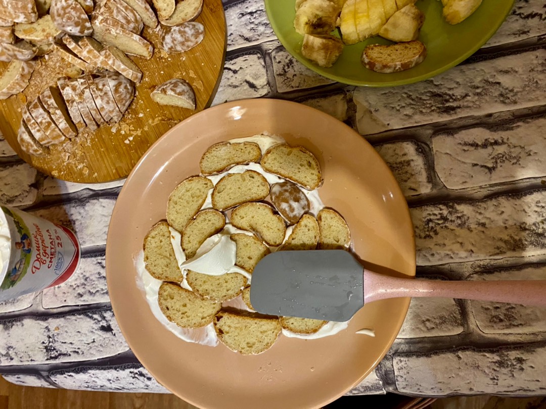 Торт из пряников и сметаны без выпечки с бананом🍰