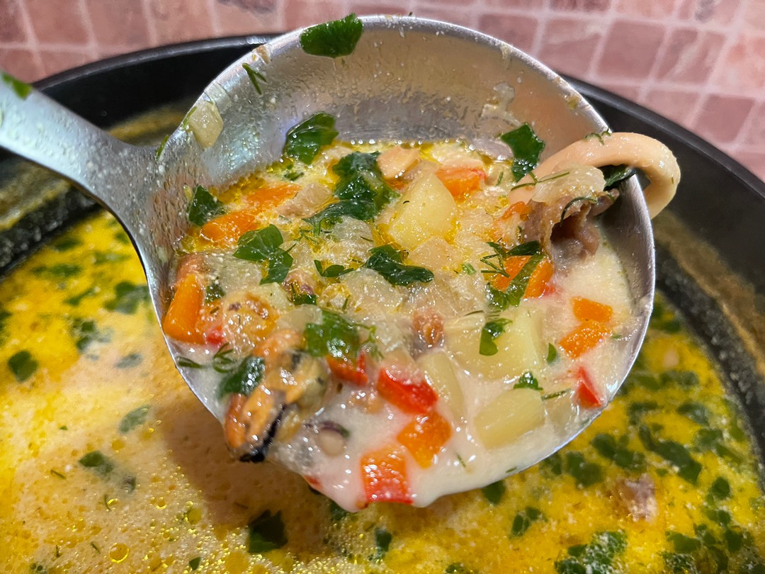Томатный крем-суп с морским коктейлем - фото рецепт кулинарного портала gkhyarovoe.ru