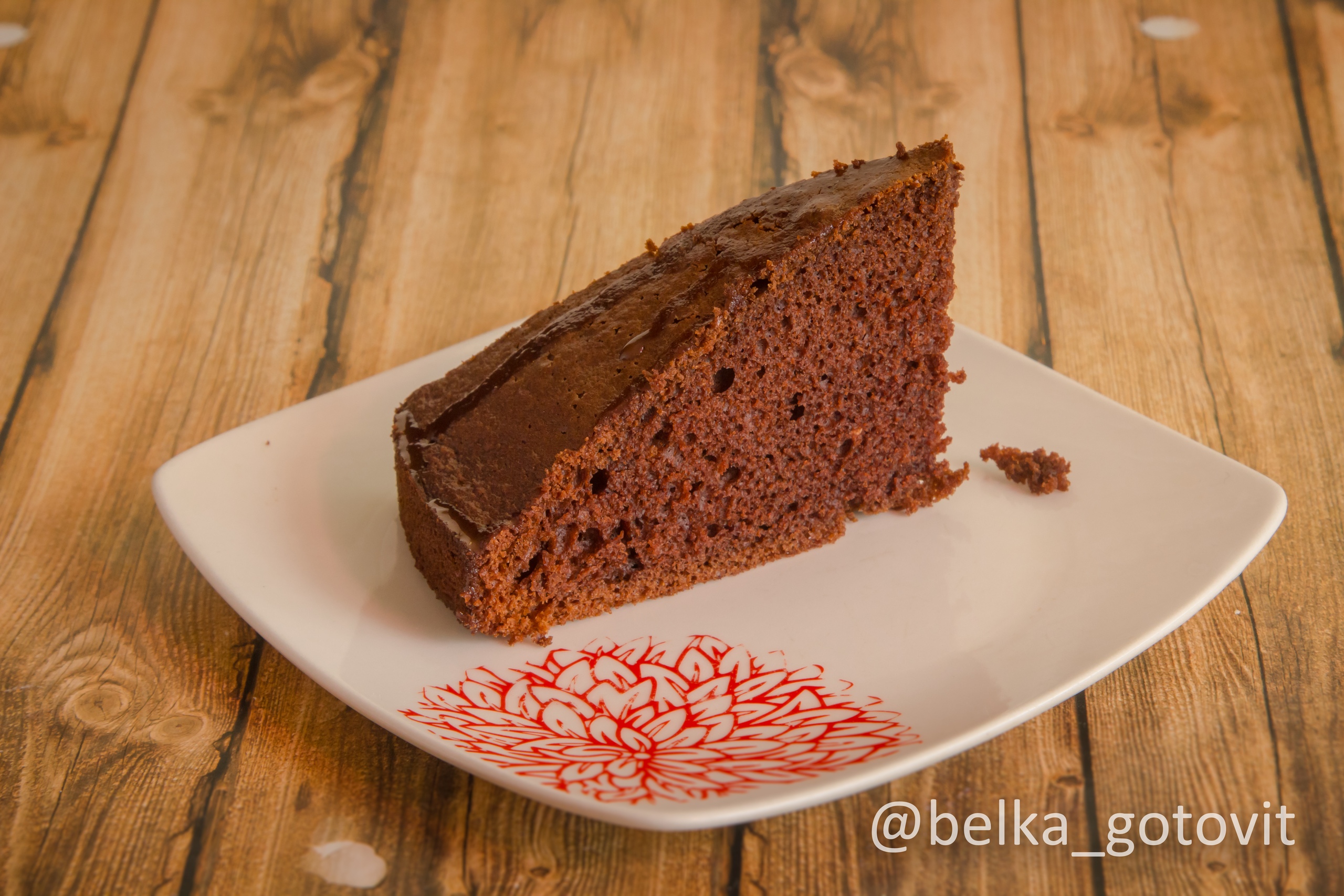 Шоколадный бисквит для торта: легкий и воздушный десерт для сладкоежек