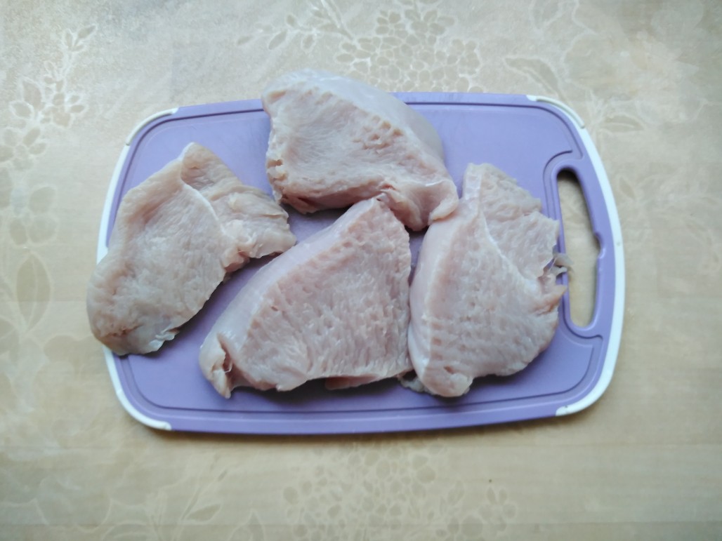 Стейк из индейки с макаронами на сковороде 🦃