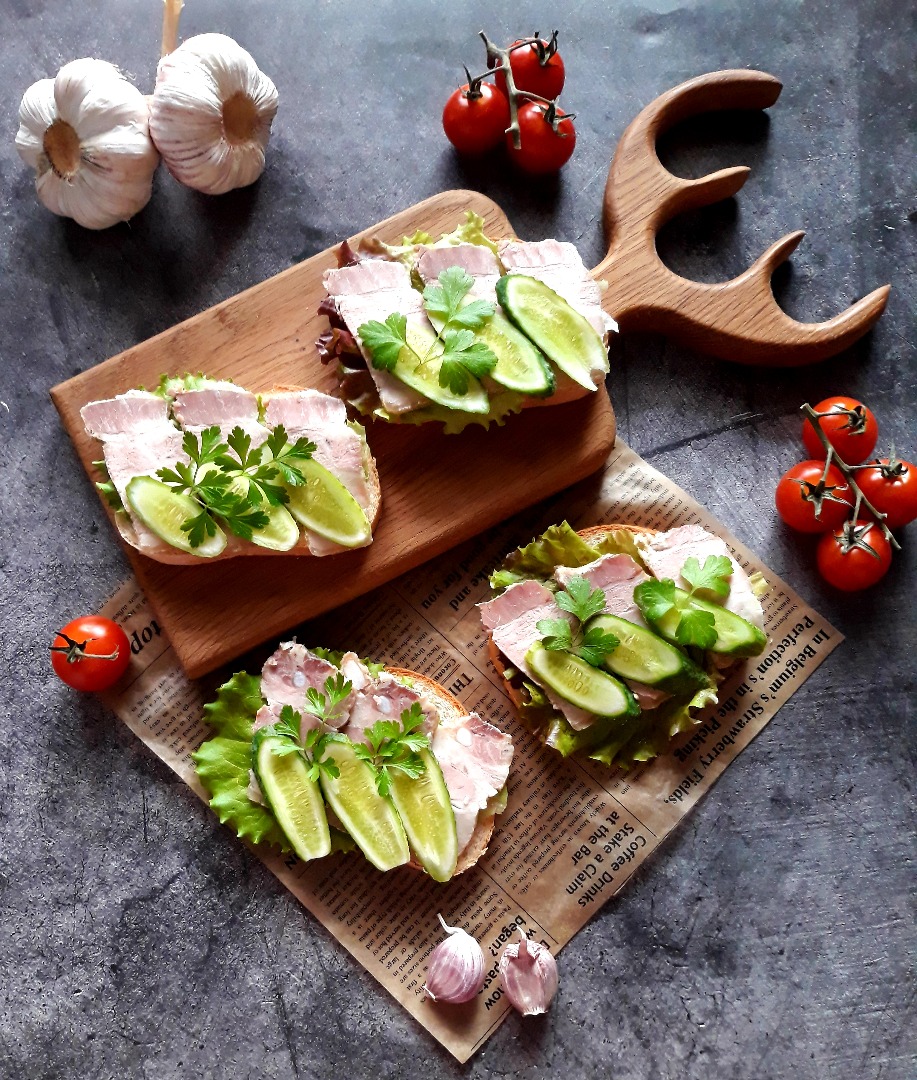 Завтрак - бутерброды с домашней грудинкой 🥪