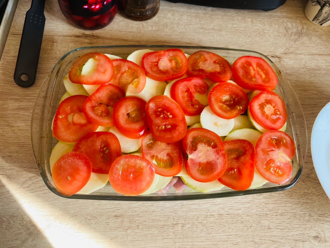 Кабачки запечённые с индейкой и помидорами