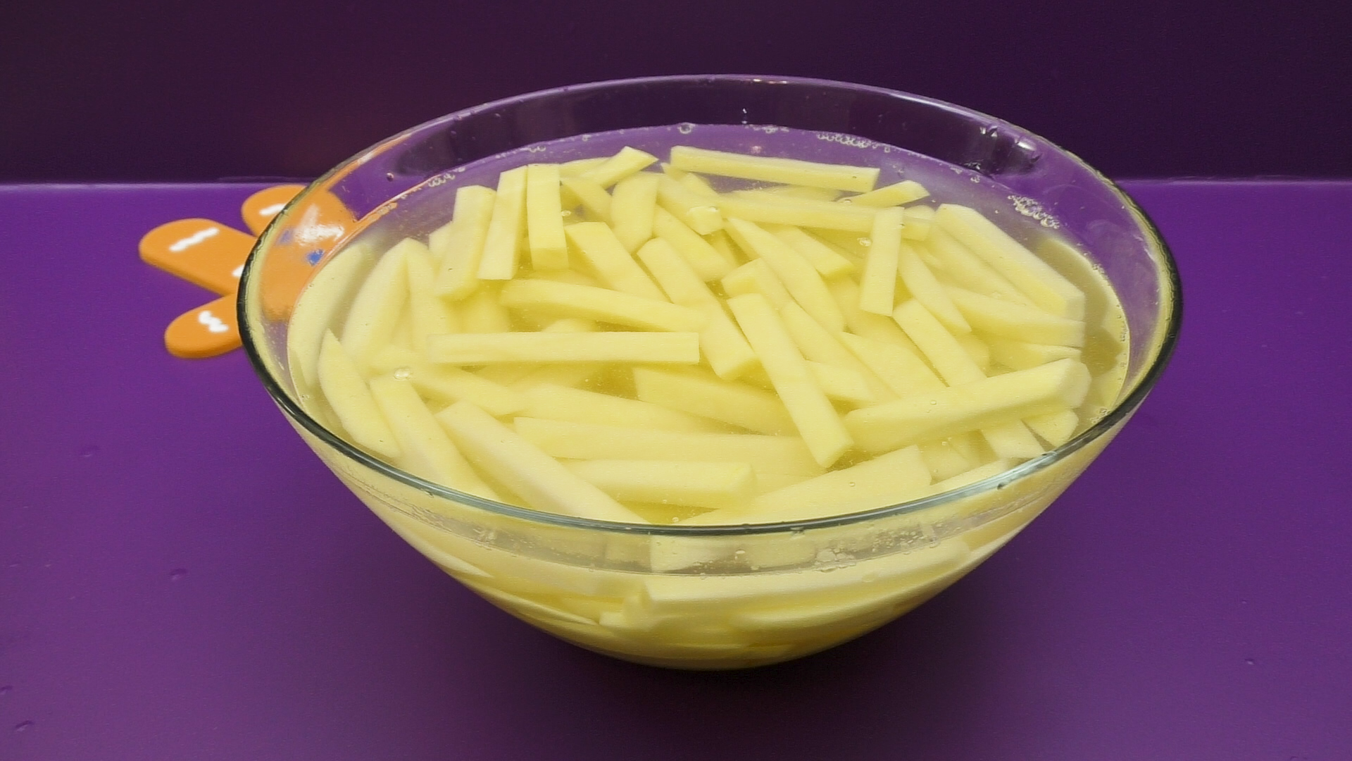 Как приготовить «полезную» домашнюю картошку фри без использования лишнего масла