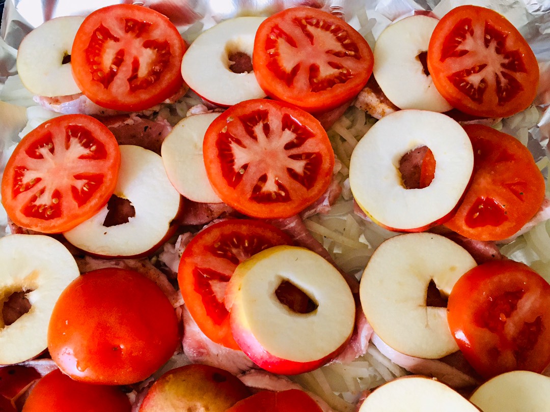 Мясо, запеченное в томатном соусе