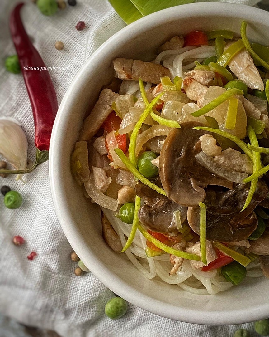 🍜Лапша сомен (сомэн) с курицей и шампиньонами в кокосовом молоке