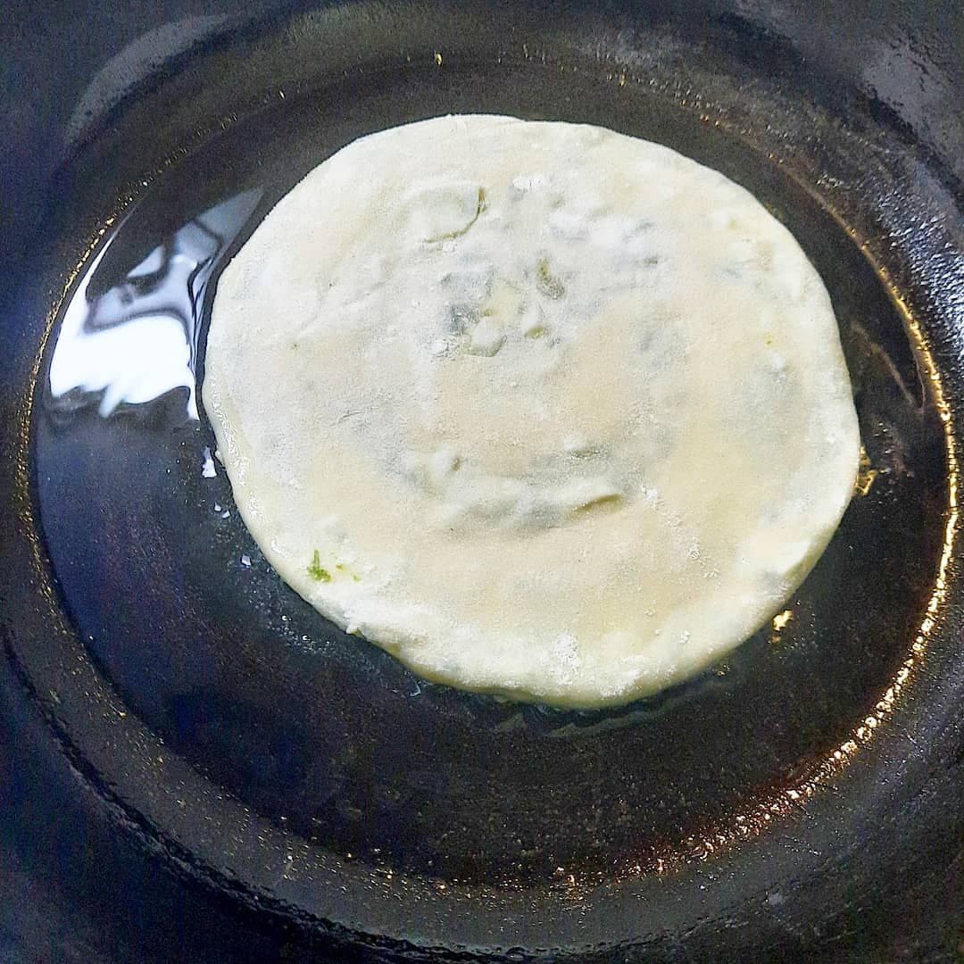 Быстрые лепешки с сыром на сковороде