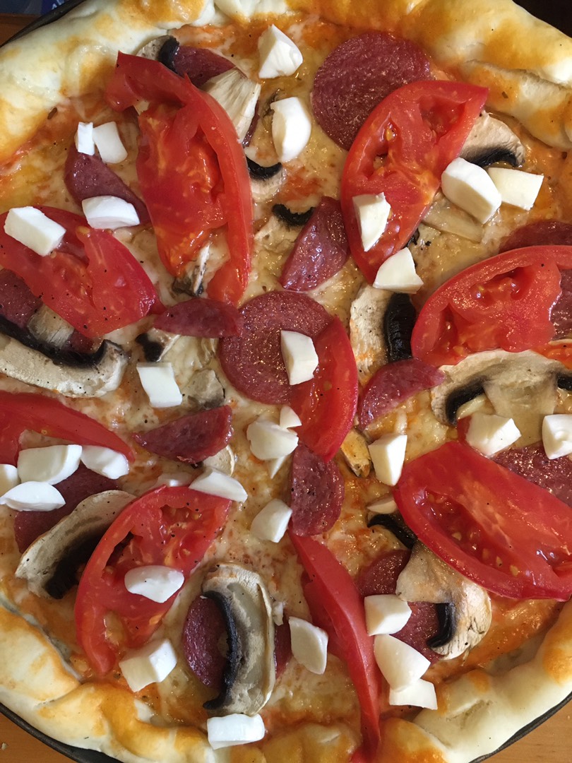 Итальянская пицца с салями и грибами 🍕🤩❤️