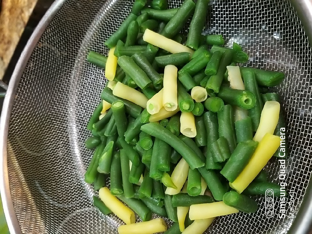 Салат со стручковой фасолью и шампиньонами