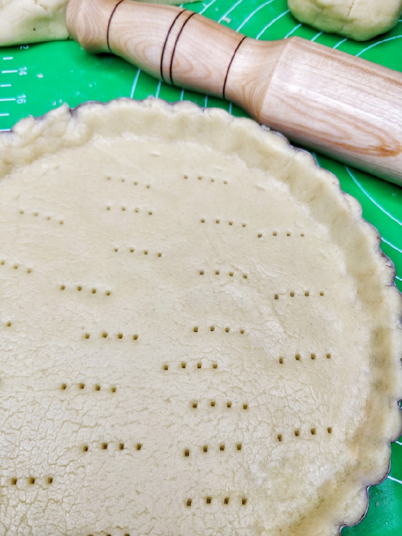 Лоранский пирог с курицей, грибами и брокколи