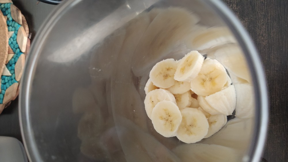 Рецепт: Тушеная банановая кожура - как грибы в сметане
