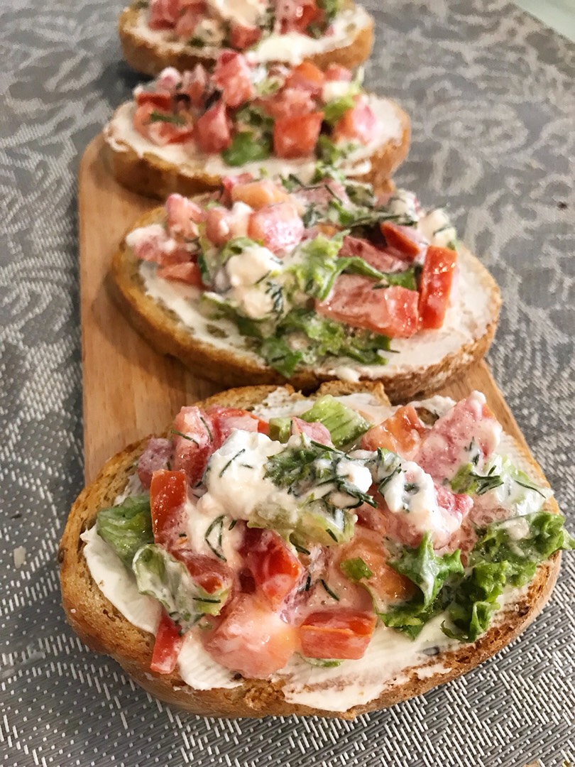 Хрустящие тосты с помидорами и брынзой 🥪🥖