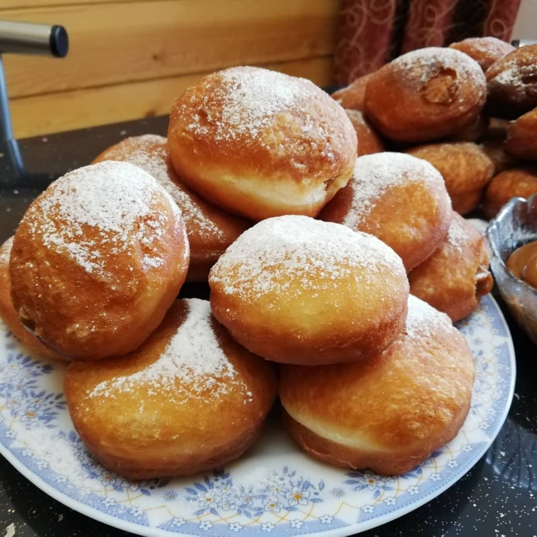 Берлинеры с начинкой из варёной сгущёнки