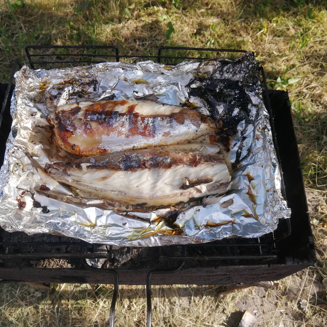 Скумбрия запечённая на мангале