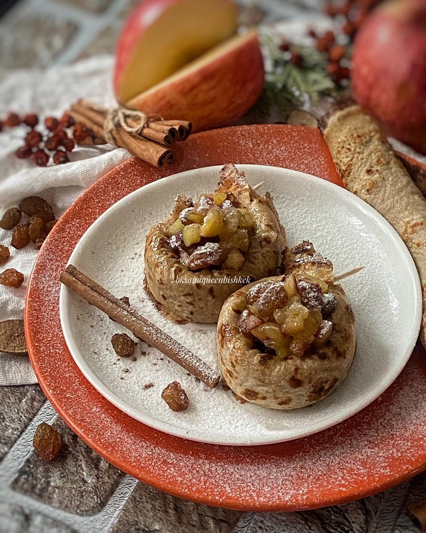 🥞Блинчики из пшеничной и гречневой муки с яблоком изюмом и корицей