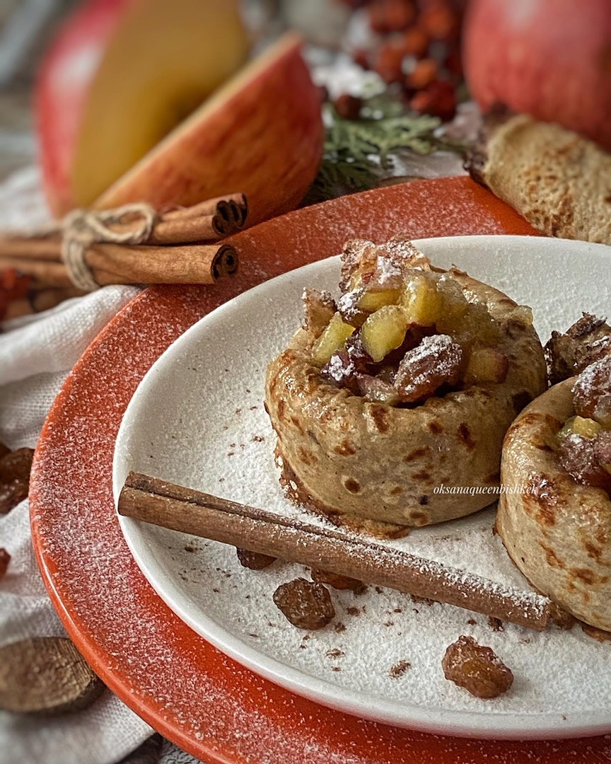 🥞Блинчики из пшеничной и гречневой муки с яблоком изюмом и корицей