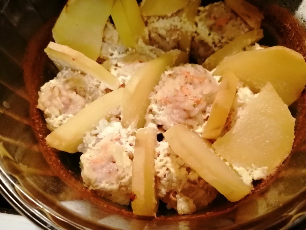 Тефтели с картошкой в духовке с подливкой: пошаговый рецепт с фото