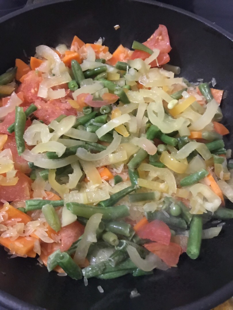 Ингредиенты для «Солнечный рис с курицей, овощами и чечевицей»: