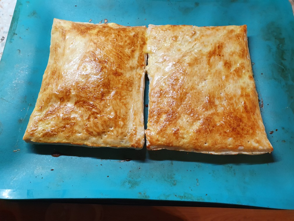 Картофельный пирог из слоеного теста в духовке рецепт с фото пошагово