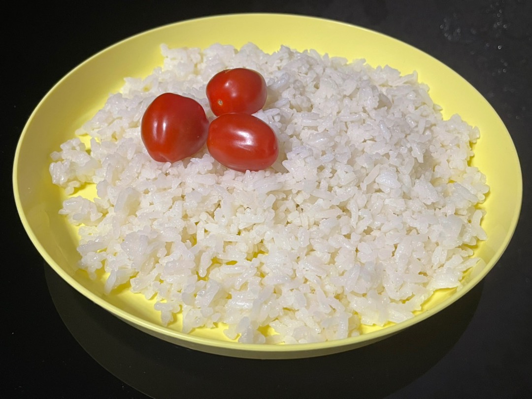Рассыпчатый отварной рис с чесноком: рецепт - Лайфхакер
