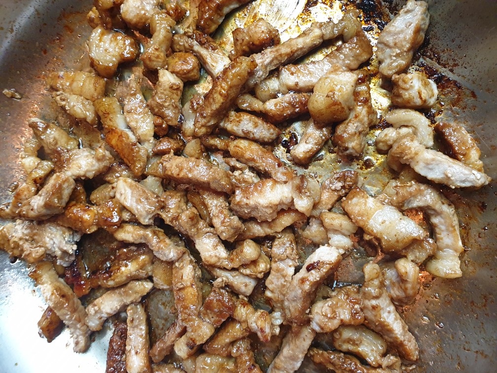 Тушеная картошка со свининой на сковороде - пошаговый рецепт с фото на paraskevat.ru