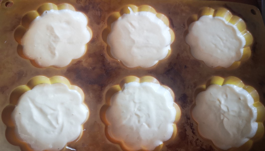 Кексы на сметане в формочках - пошаговый рецепт с фото на пластиковыеокнавтольятти.рф