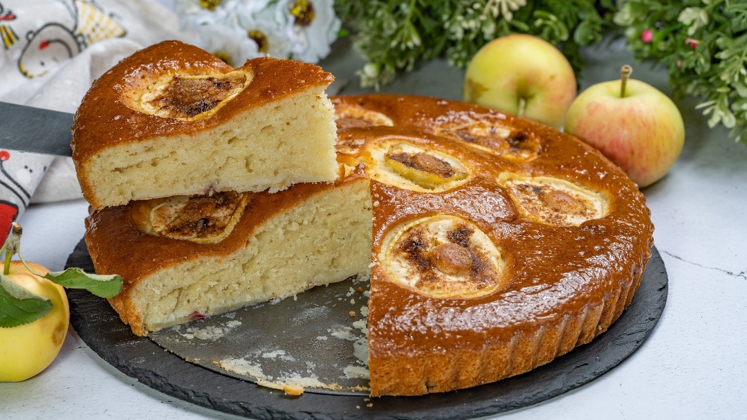 Шарлотка с яблоками на кефире в духовке – 6 простых и вкусных рецептов с фото пошагово