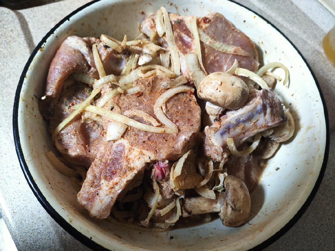 мясо по французски в духовке с грибами и помидорами и сыром с картошкой рецепт | Дзен