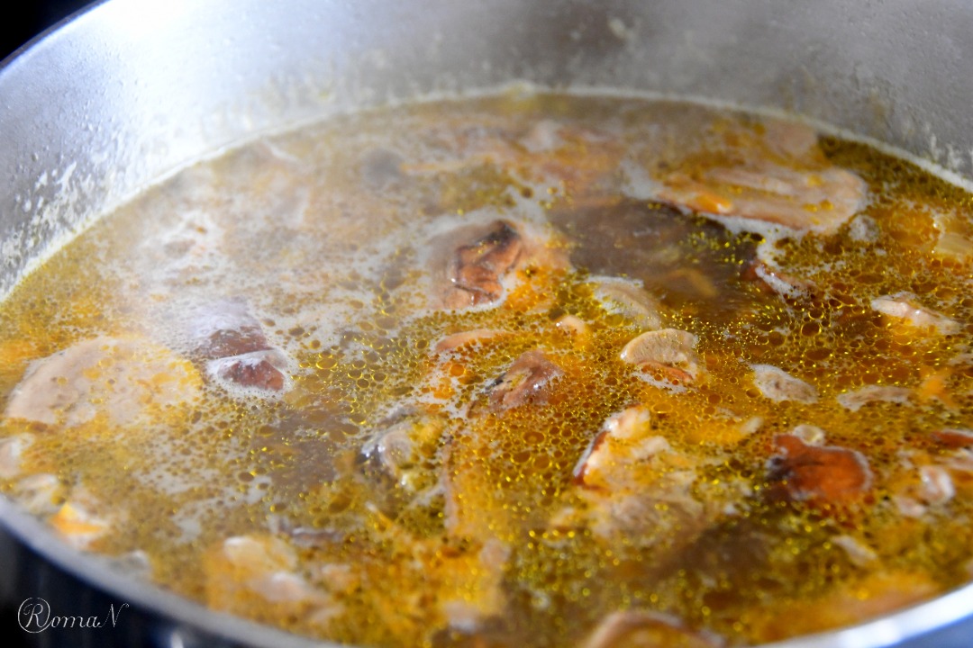 Солянка с грибами и колбасой — рецепт с фото пошагово