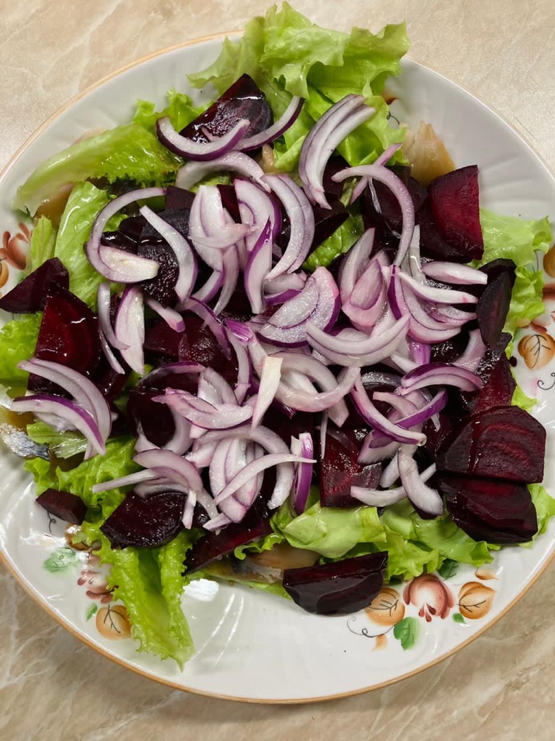 Салат из печёной свеклы и копчёной скумбрией 🥗