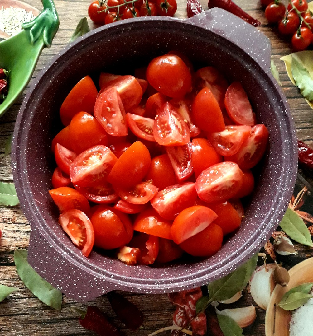 Паста с ветчиной, помидорами и сыром 🥘