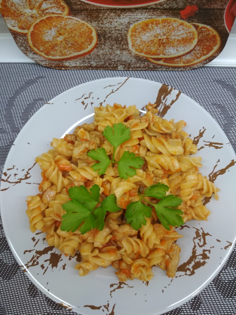 Макароны по-флотски с морковью