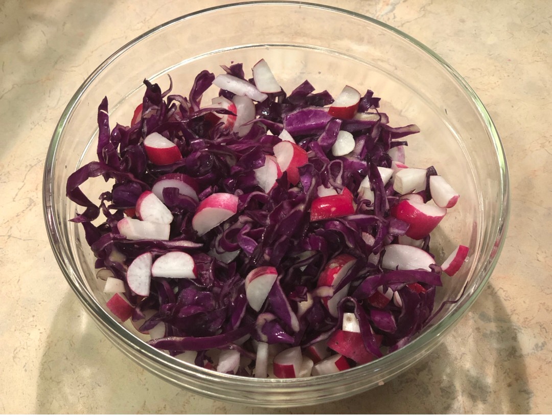 20 ярких салатов из краснокочанной капусты
