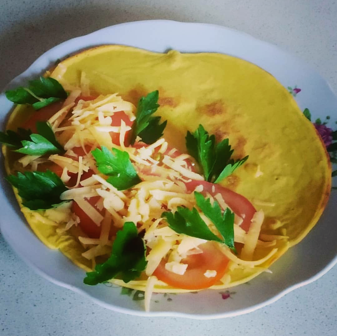 Кукурузная лепёшка с сыром и помидором 🌮🧀🍅