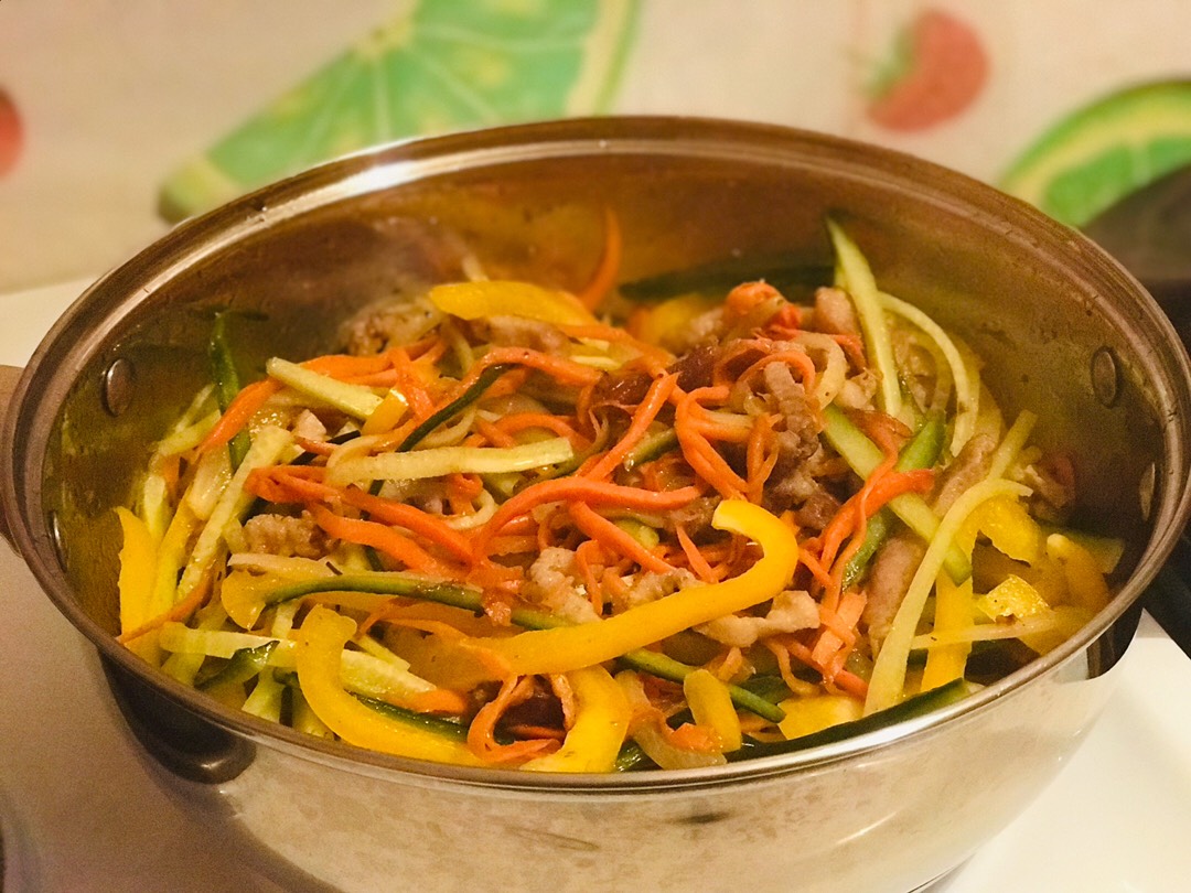 «Вок спагетти со свининой и овощами 🍝🥒🥕🌶»