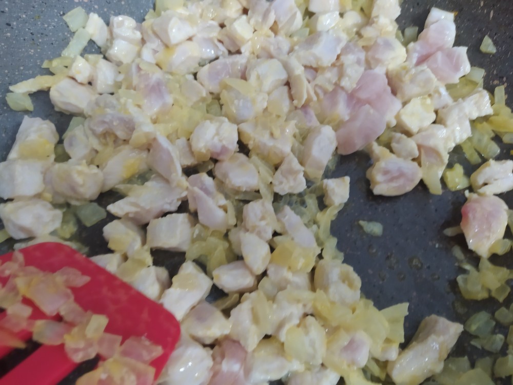 Жюльен из курицы и грибов рецепт в булочках рецепт