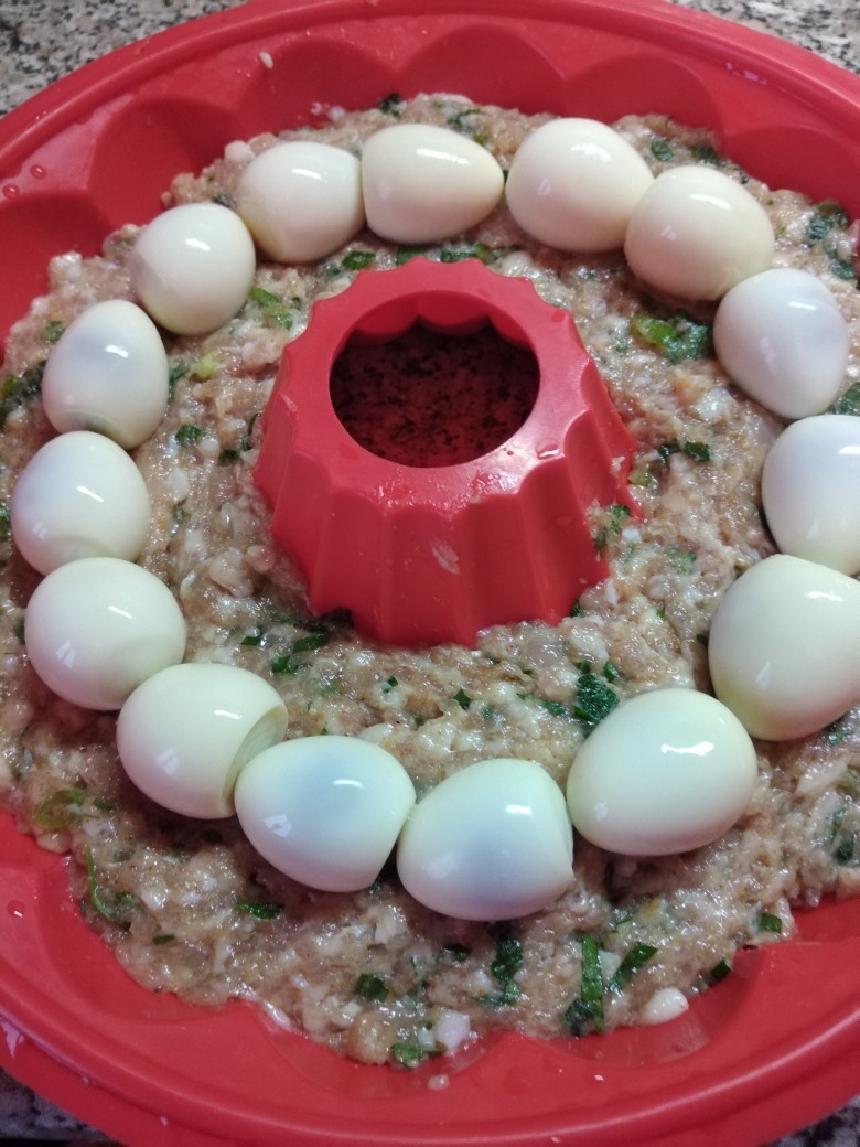 Мясное кольцо с перепелиными яйцами на Пасху: рецепт с фото и пошаговой инструкцией [Рецепты recipies]